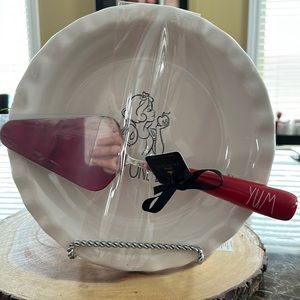 Rae Dunn/Disney Snow White JUST ONE BITE pie plate
